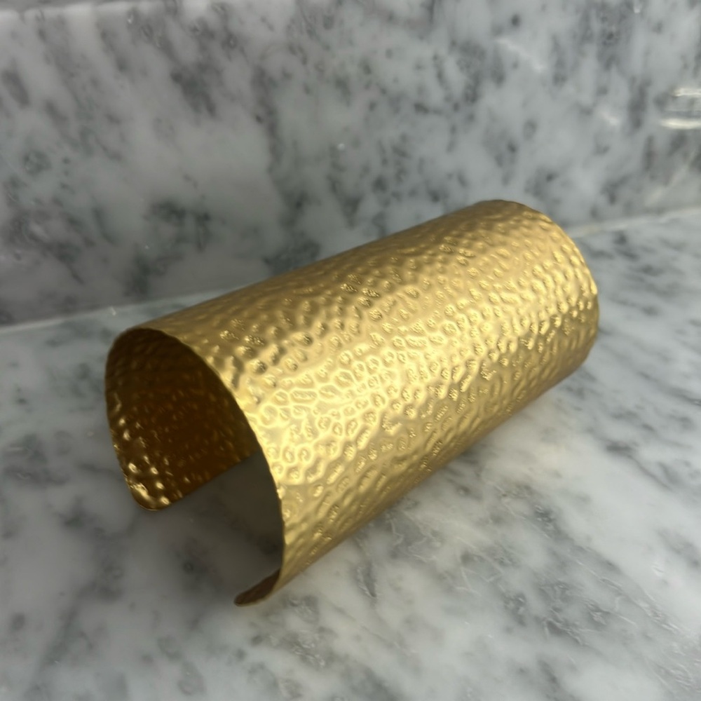 New ZARA Gold Hammered Cuff 💛